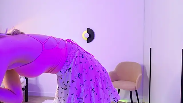 MidnightLily  online show from April 5, 2:09 am