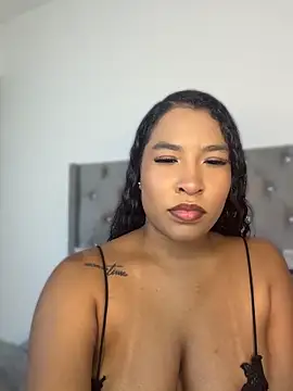 izzybelmonth12 online show from April 20, 8:10 pm