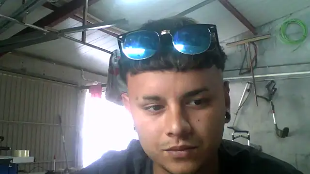 Snapshot of Sickbooy69 chatting on April 22, 12:18 pm Sickbooy69 online show from April 22, 12:18 pm