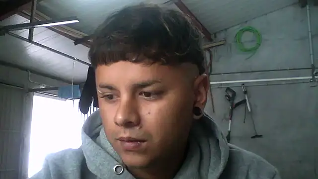 Snapshot of Sickbooy69 chatting on May 3, 9:37 am Sickbooy69 online show from May 3, 9:37 am