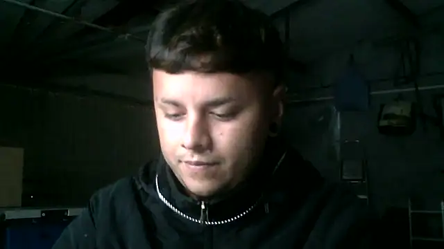 Snapshot of Sickbooy69 chatting on May 11, 9:48 am Sickbooy69 online show from May 11, 9:48 am