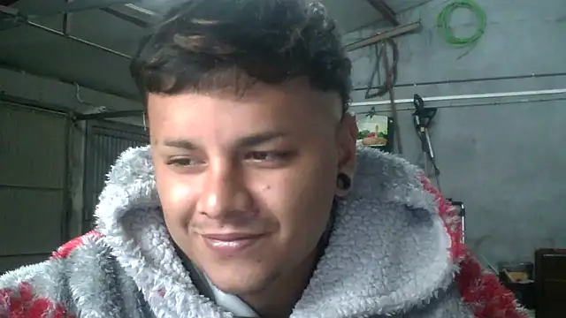 Snapshot of Sickbooy69 chatting on May 14, 6:37 pm Sickbooy69 online show from May 14, 6:37 pm