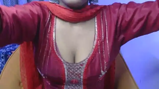 Snapshot of bold-smirthii chatting on June 7, 3:32 am bold-smirthii online show from June 7, 3:32 am