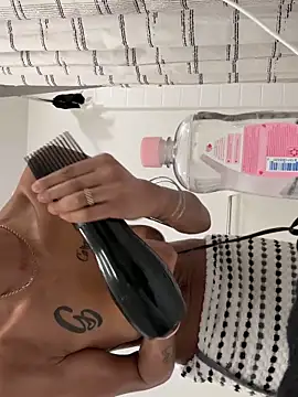 Snapshot of Davineniy chatting on February 2, 6:50 pm Davineniy online show from February 2, 6:50 pm