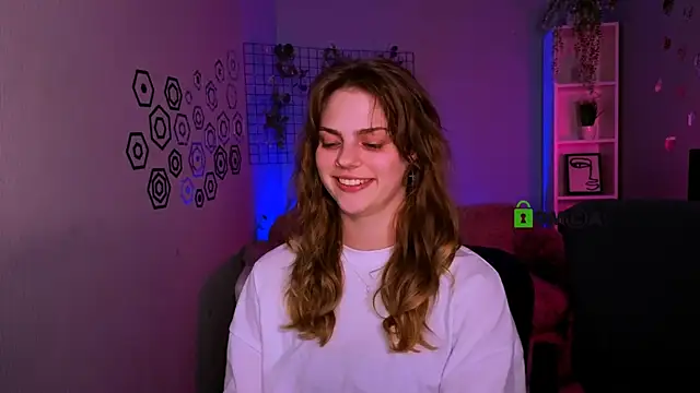 naya may online show from April 22, 7:15 pm