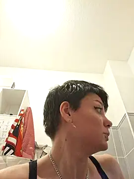 Snapshot of Angel34-83 chatting on February 10, 5:50 pm Angel34-83 online show from February 10, 5:50 pm