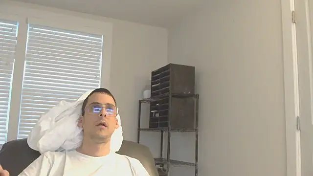 Snapshot of SissyJosh chatting on May 24, 11:43 pm SissyJosh online show from May 24, 11:43 pm