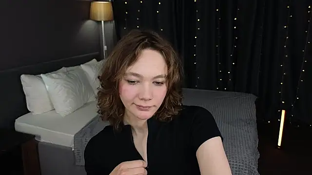 Snapshot of NovaEva_ chatting on June 1, 12:12 am NovaEva online show from June 1, 12:12 am