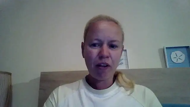 jennyblondeuk online show from April 18, 7:07 pm