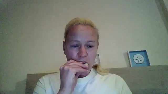 jennyblondeuk online show from April 18, 7:58 pm