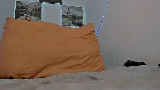 RedAssHottie online show from February 25, 10:15 am