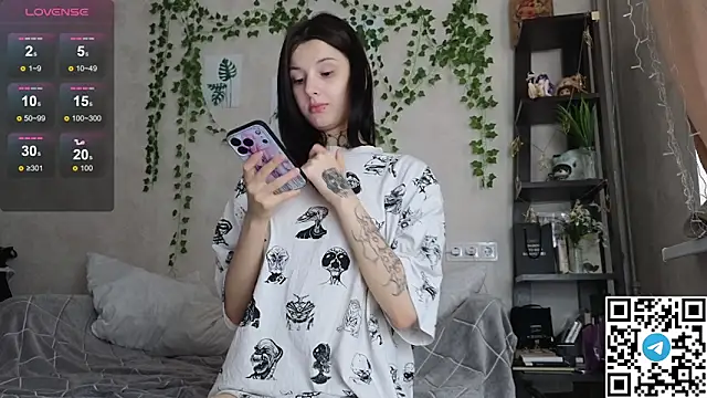 LeonaHinnes online show from April 17, 11:02 am