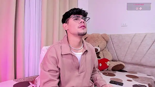 isaac saenzs online show from February 13, 1:51 pm