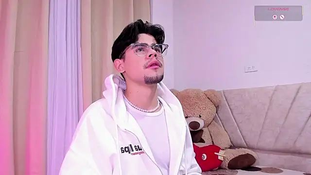 isaac saenzs online show from February 16, 8:05 pm