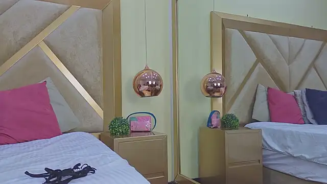 ElenaWatsonn online show from March 27, 8:19 pm