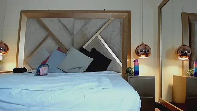 ElenaWatsonn online show from March 30, 8:10 pm