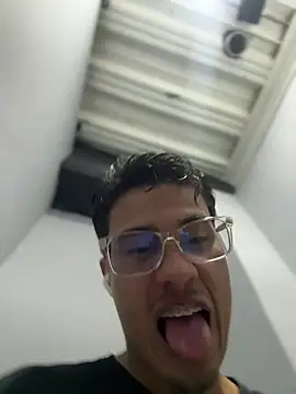 Snapshot of Latin_Paisa_Boy chatting on June 20, 4:54 pm Latin Paisa Boy online show from June 20, 4:54 pm