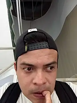 Snapshot of soytorres92 chatting on July 6, 8:44 pm soytorres92 online show from July 6, 8:44 pm