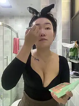 Molly-xiao online show from April 18, 1:42 am