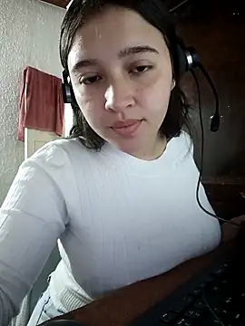 Laia  Evanss online show from February 12, 12:33 pm