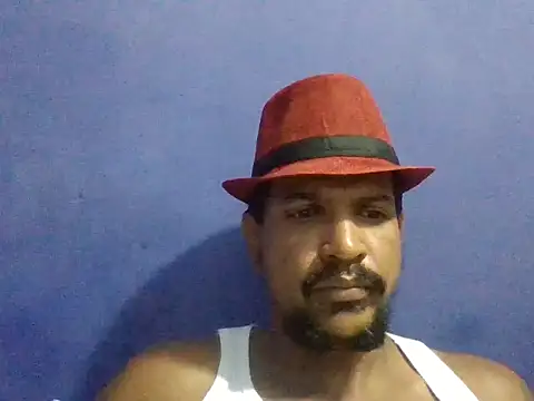 Snapshot of bigdick211292 chatting on February 3, 12:53 am bigdick211292 online show from February 3, 12:53 am