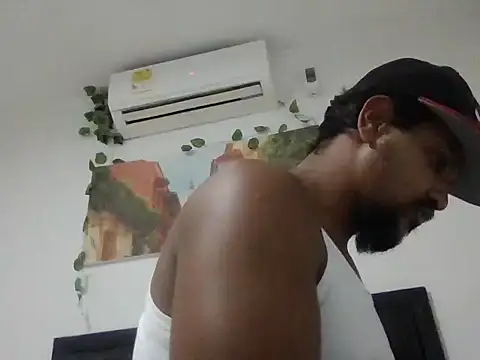 Snapshot of bigdick211292 chatting on March 14, 2:00 pm bigdick211292 online show from March 14, 2:00 pm