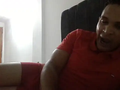 Snapshot of bigdick211292 chatting on March 18, 11:57 am bigdick211292 online show from March 18, 11:57 am