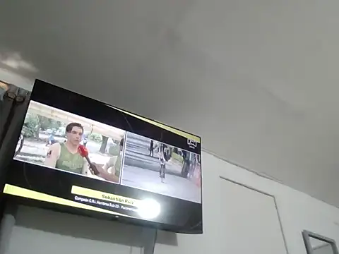 Snapshot of bigdick211292 chatting on March 19, 4:33 pm bigdick211292 online show from March 19, 4:33 pm