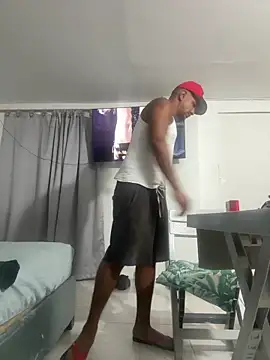 Snapshot of bigdick211292 chatting on March 22, 9:13 am bigdick211292 online show from March 22, 9:13 am