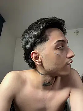 Snapshot of itselladoll chatting on February 7, 6:28 am itselladoll online show from February 7, 6:28 am