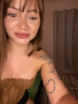 Snapshot of Isisbennett chatting on April 8, 8:53 pm Isisbennett online show from April 8, 8:53 pm