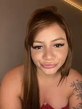 Snapshot of Isisbennett chatting on April 16, 9:39 pm Isisbennett online show from April 16, 9:39 pm