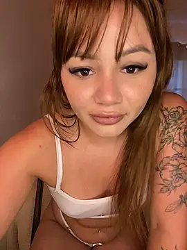 Snapshot of Isisbennett chatting on April 27, 6:39 pm Isisbennett online show from April 27, 6:39 pm