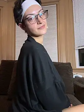 FaiiryArii online show from March 11, 5:35 am