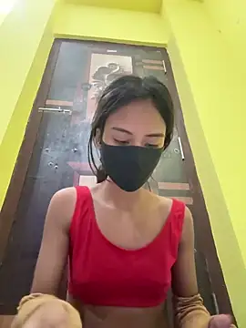 Snapshot of Beauty-pi chatting on February 8, 7:06 pm Beauty-pi online show from February 8, 7:06 pm