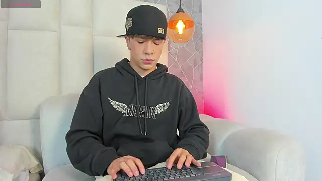 Snapshot of imxxjoel chatting on April 24, 4:26 am imxxjoel online show from April 24, 4:26 am