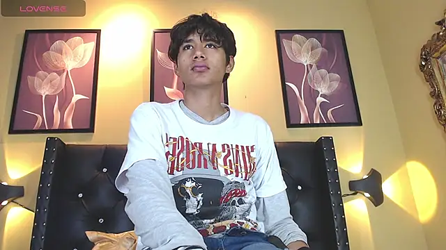 Derenn  online show from February 6, 4:39 am