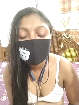 Snapshot of sumi_couele18 chatting on April 13, 6:35 pm sumi couele18 online show from April 13, 6:35 pm