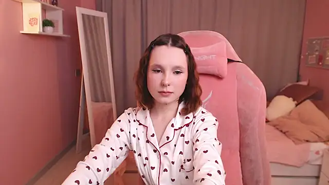 Haya Harareet online show from February 6, 1:10 am