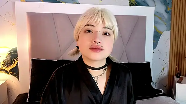 Snapshot of Sienna_Desiree chatting on June 21, 6:49 am Sienna Desiree online show from June 21, 6:49 am