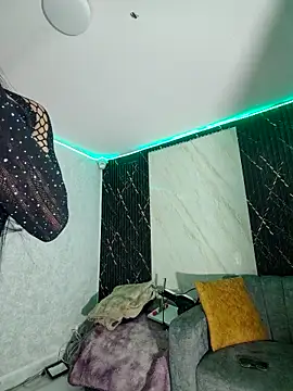 Isis Hot   online show from February 16, 11:17 am