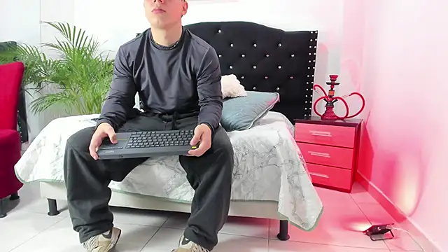 Liam saint online show from April 3, 12:14 pm