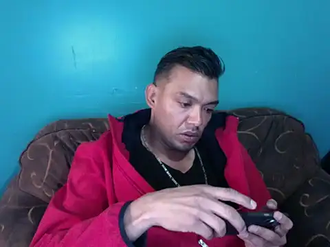 Snapshot of latinomoreno95 chatting on January 8, 7:49 pm latinomoreno95 online show from January 8, 7:49 pm