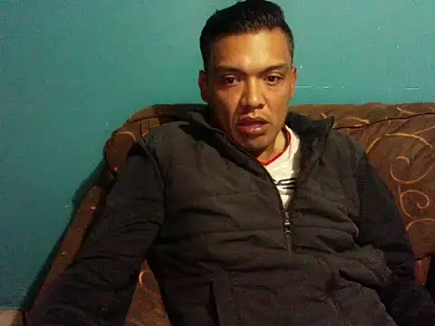 Snapshot of latinomoreno95 chatting on February 28, 1:17 am latinomoreno95 online show from February 28, 1:17 am