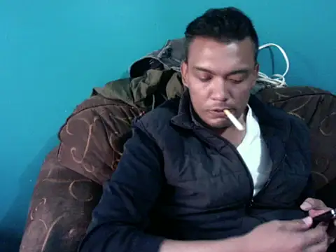latinomoreno95 online show from May 8, 6:57 pm