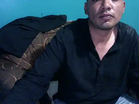 latinomoreno95 online show from May 16, 12:40 am