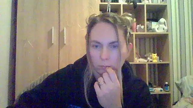 VikiLove765 online show from February 12, 6:58 pm