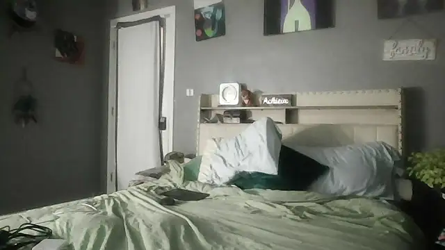 Snapshot of Derrick7799 chatting on January 10, 7:59 pm Derrick7799 online show from January 10, 7:59 pm