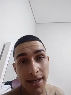 Snapshot of Fefe2805 chatting on March 13, 1:01 am Fefe2805 online show from March 13, 1:01 am