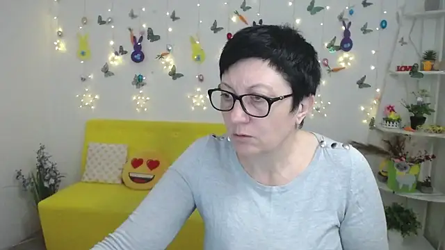 EmilyL0ve online show from April 4, 5:38 am